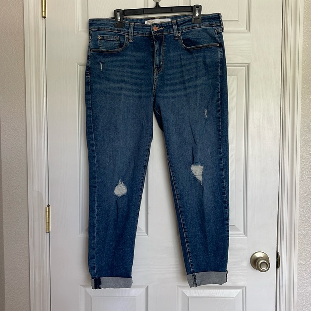 Signature by Levi Strauss boyfriend rolled hem distressed jeans